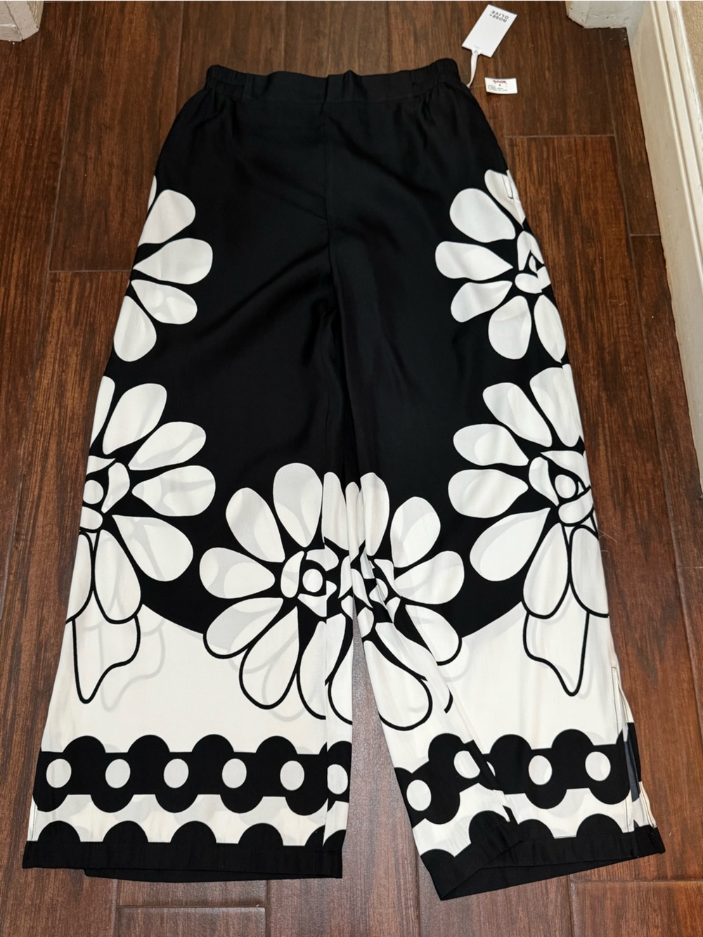 Rose & Olive Black Elastic Waist Skirt
